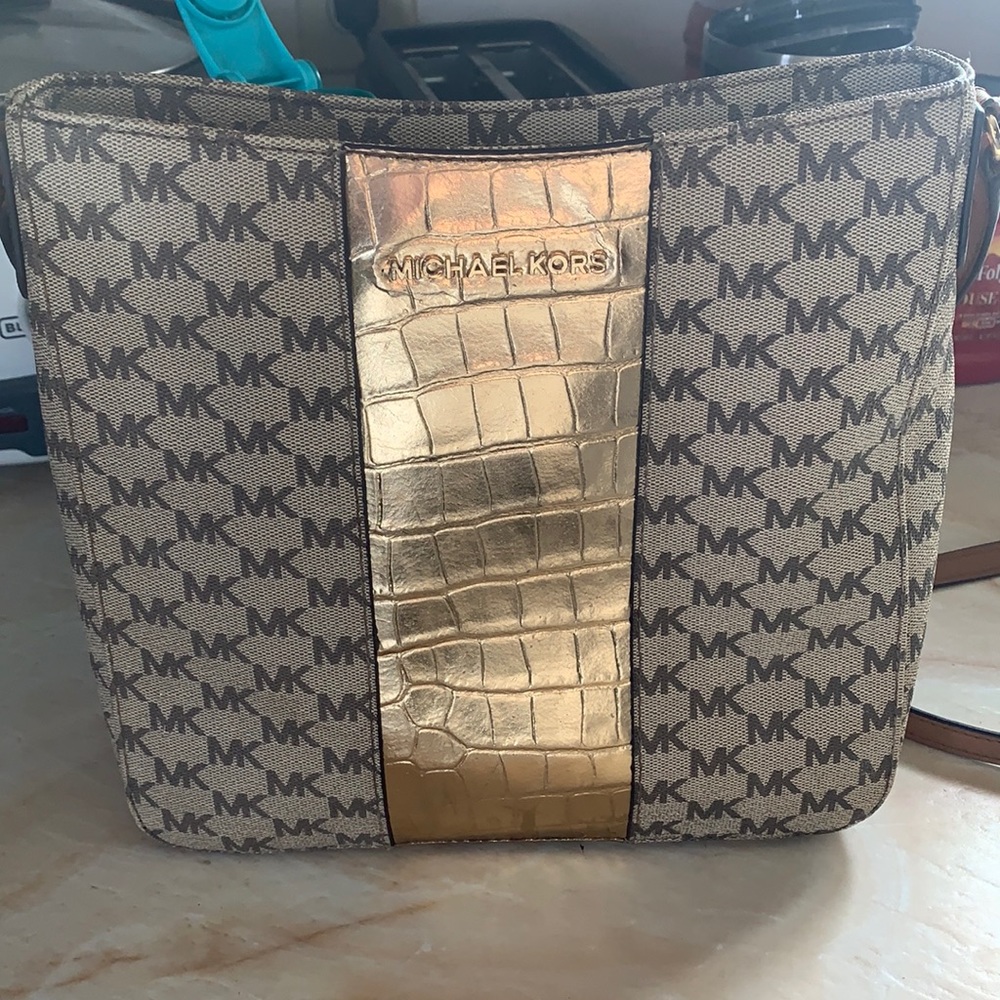 Michael Kors crossbody!